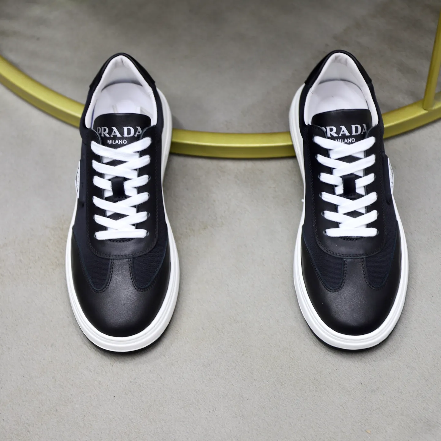 Ex-factory price: 420💰🙅‍♂️🙅‍♂️🙅‍♂️ Brand: PRADA Standard code: 38–44 (45 can be customized) Grade: Same as the official website Material: Original cowhide fabric Comfortable pigskin lining Lightweight wear-resistant outsole Style category: Men's fashionable casual shoes and boots Running sports shoes Distinguished luxury brand elements Top luxury Color: actual picture color